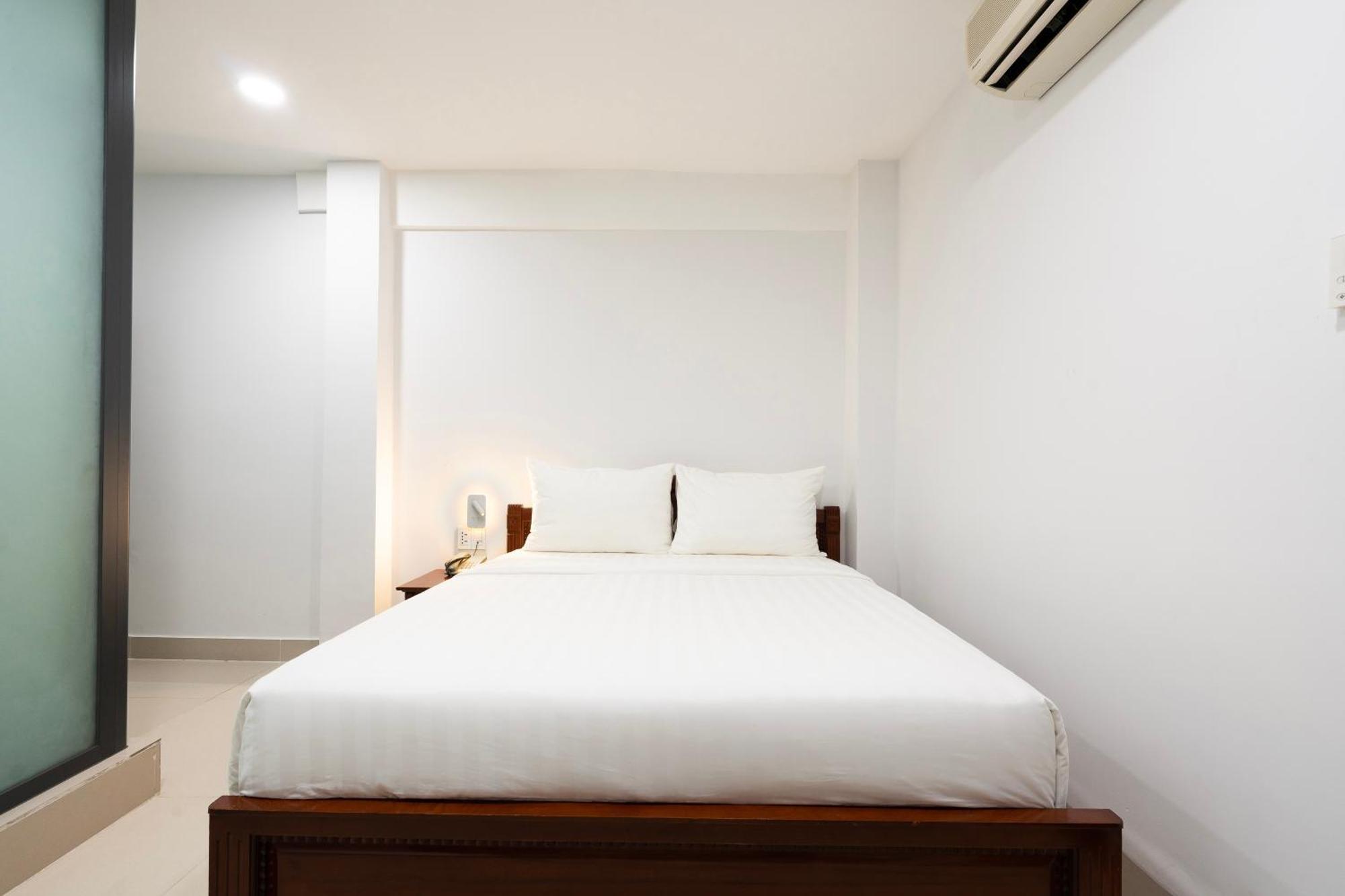 Hoang Luxury Dist 1 Khách sạn 3*