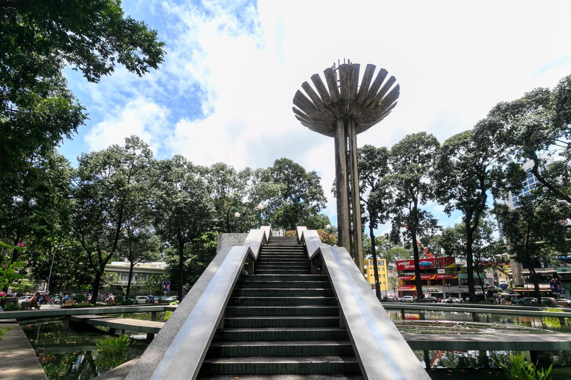 Khách sạn Hoang Luxury Dist 1 3*