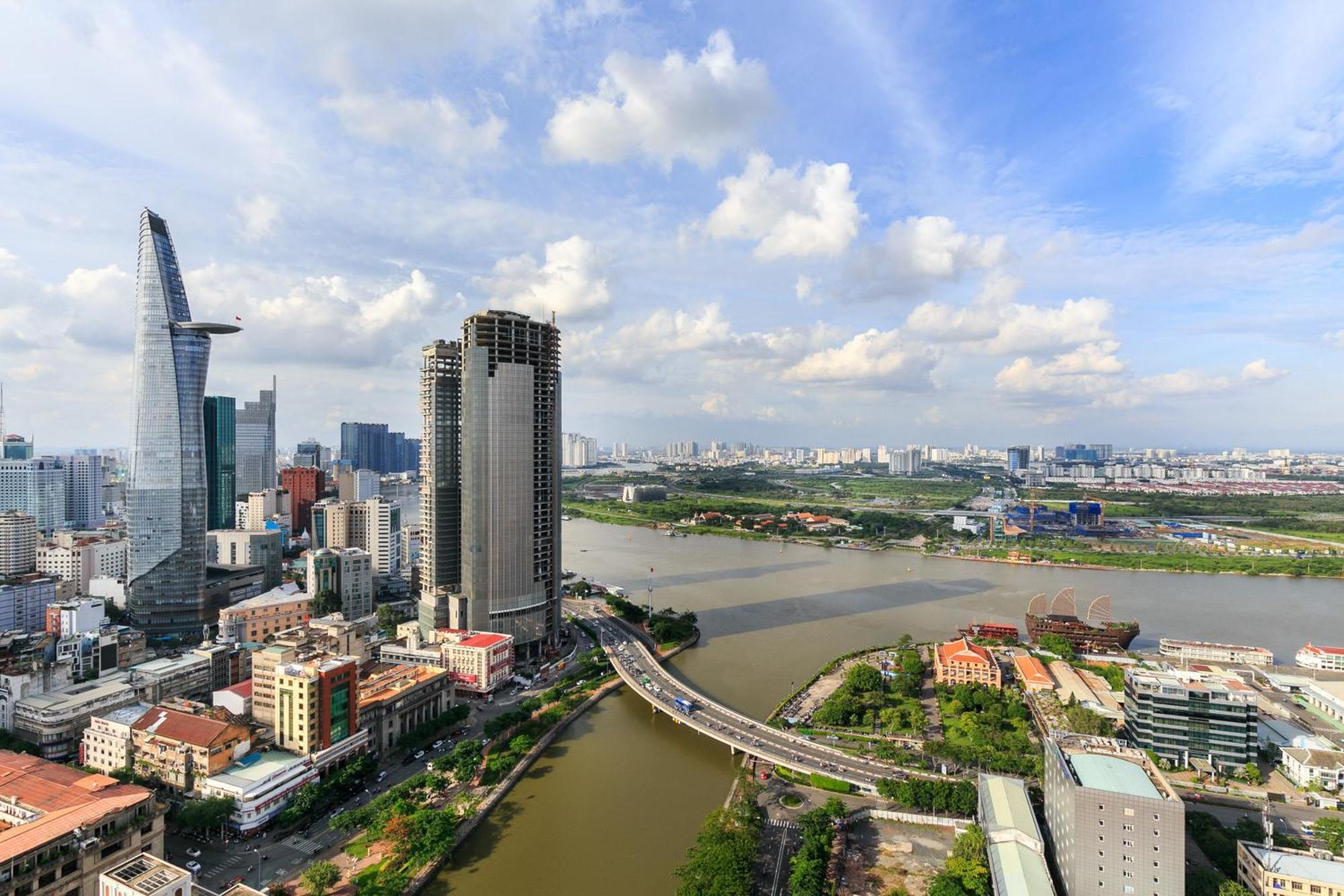 Hoang Luxury Dist 1 Khách sạn