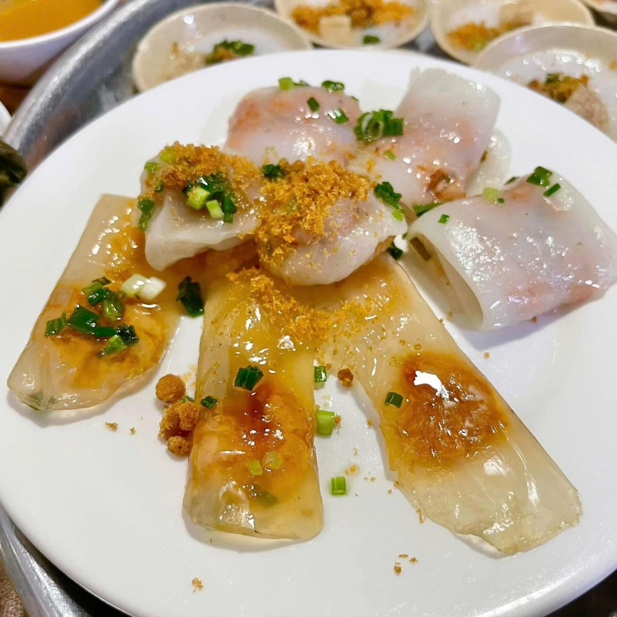 Hoang Luxury Dist 1 Khách sạn 3*