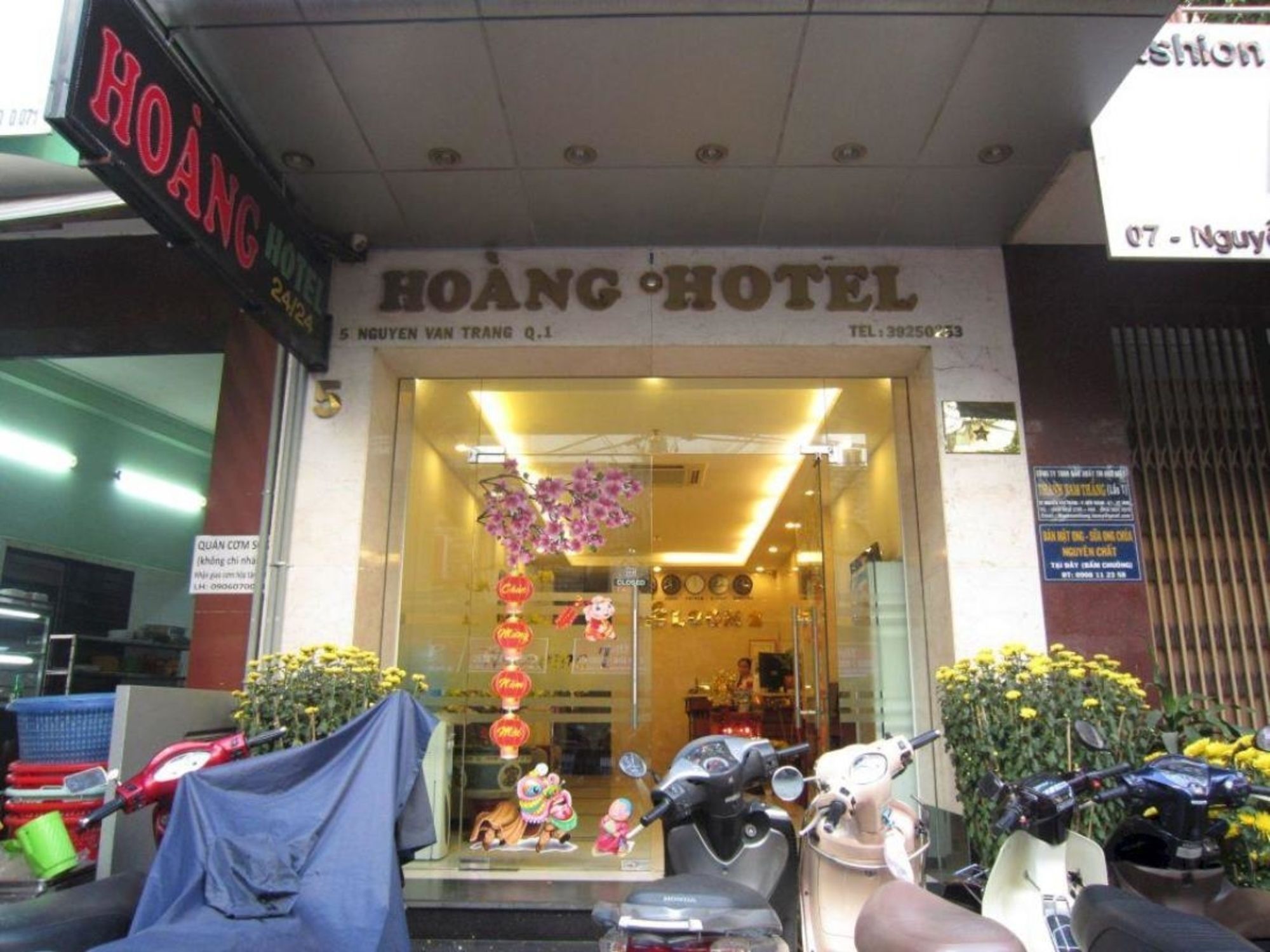 Hoang Luxury Dist 1 Khách sạn